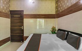 Hotel Paradise Kashipur 4*
